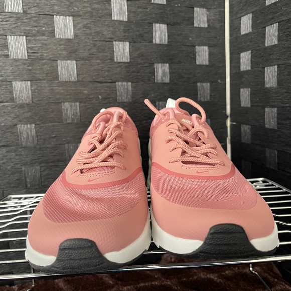 Pink Nike - Picture 4 of 4